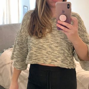 Chloe K Crop Wide Sleeve Sweater L